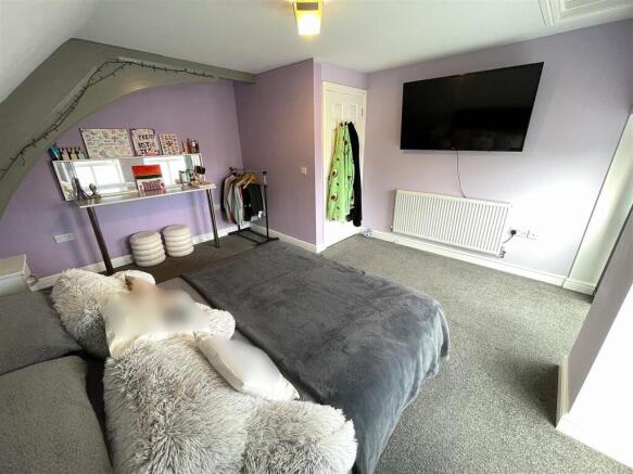 3 bed Terraced for sale Image 9