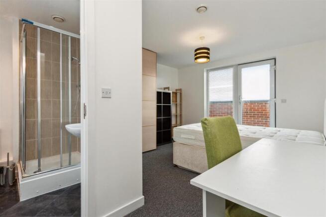 F7 122 Tooting High Street SW17 bedroom 3b.jpg