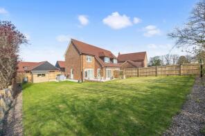 3, Barnfield Shaw, Wisborough Green RH14 0GJ
