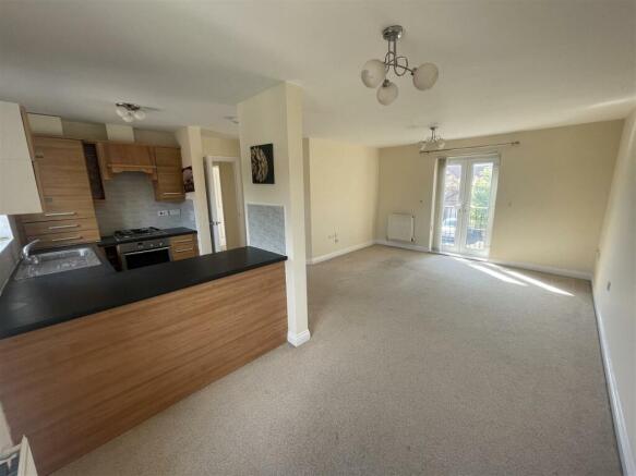 Lounge/Dining Area