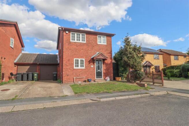 39 FAMBRIDGE DRIVE FRONT.jpg