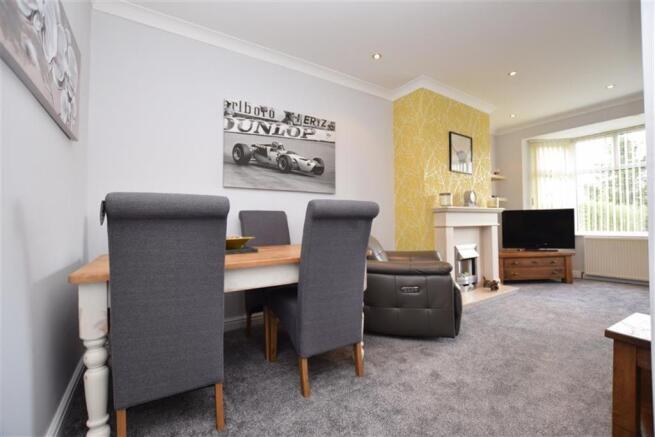 LIVING/DINING ROOM