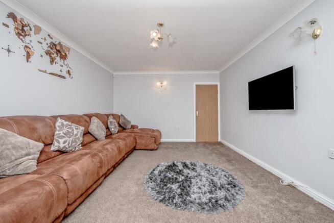 7 bed Semi-Detached for sale Image 5