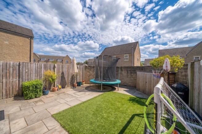4 bed Detached for sale Image 8