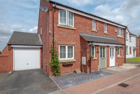 Tweed Crescent, Rushden