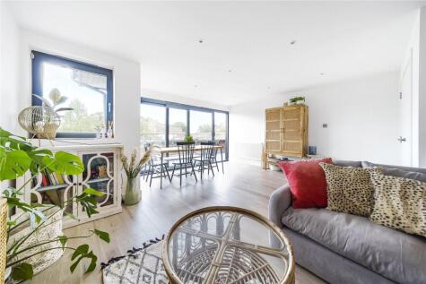 Lyons Crescent, Tonbridge, Kent, TN9