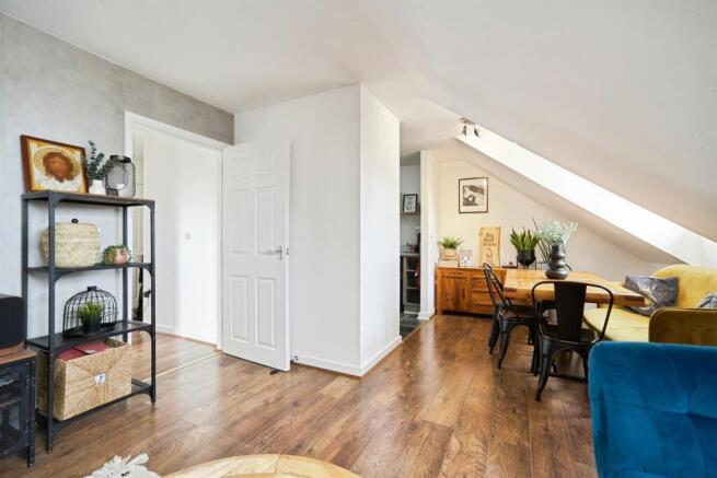 2 bed Flat for sale Image 6