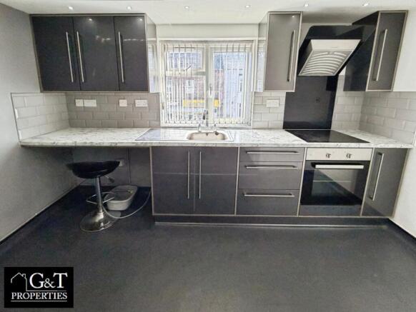 KITCHEN / LOUNGE