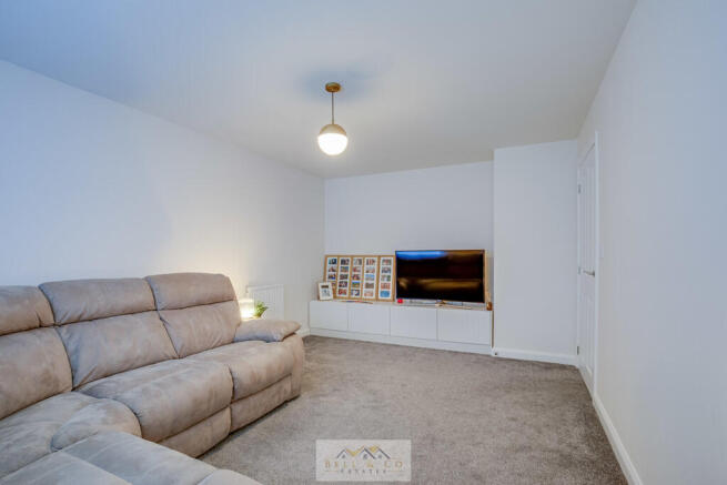 4 bed Detached for sale Image 9