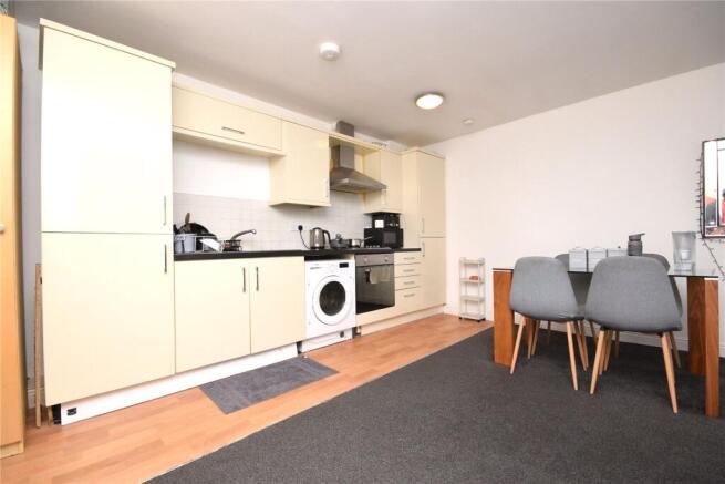 1 bed Apartment to rent Image 5