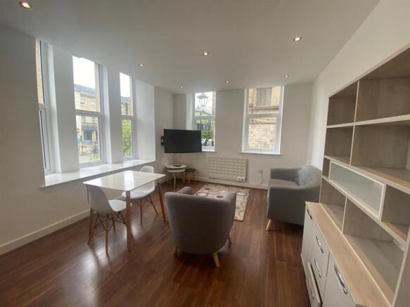 1 bed Apartment to rent Image 5