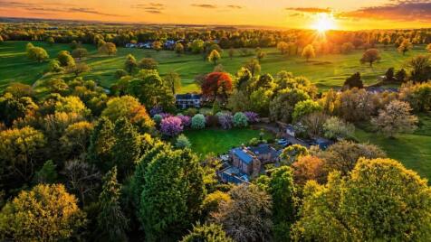 An Exceptional Detached Family Residence Adjoining Portal Championship Golf Course