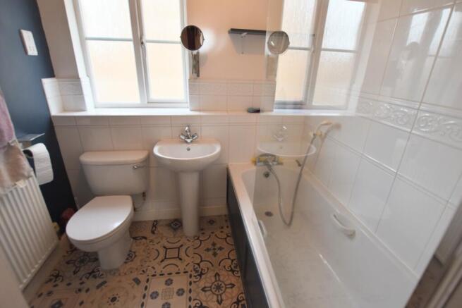24 Blanchland Circle bathroom