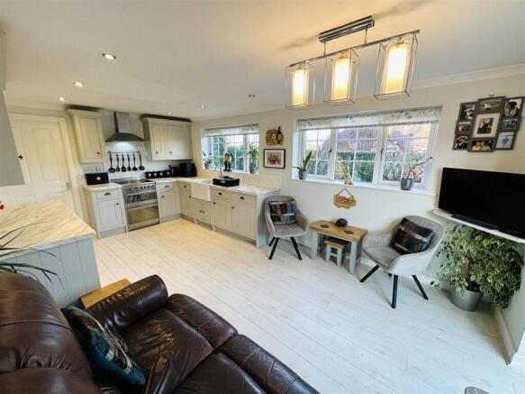 Living Kitchen Diner.jpg