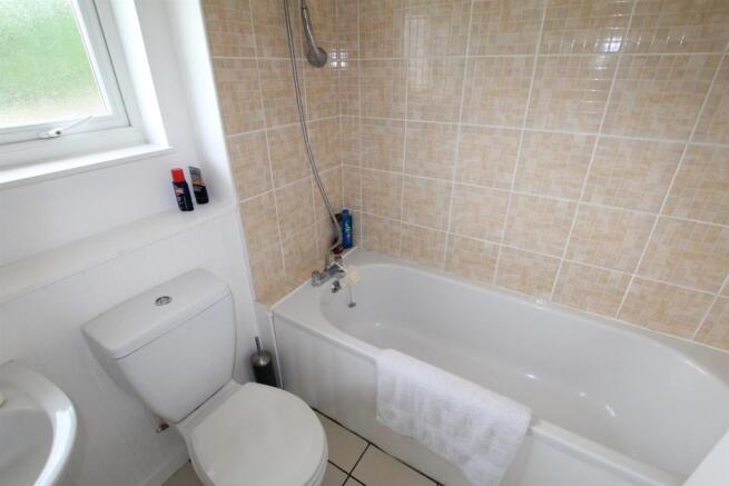 Bathroom (2).JPG