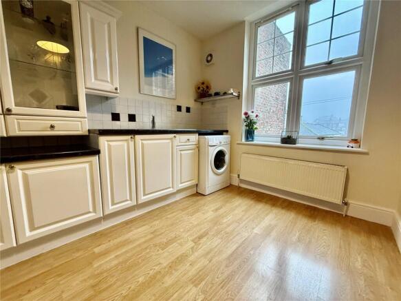 2 bed Apartment for sale Image 8