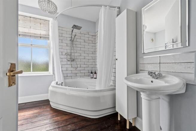 Bathroom - bath and sink.jpg