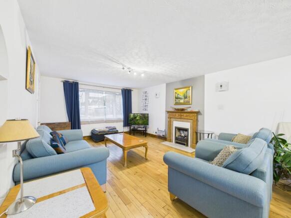 CAM04018G0-PR0400-STILL024