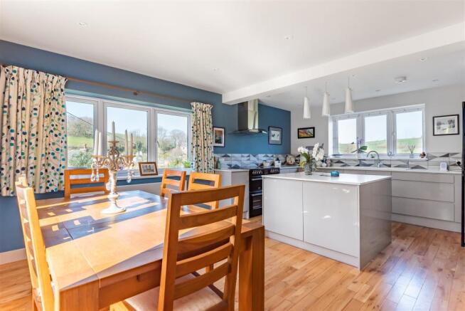 Dining kitchen.jpg