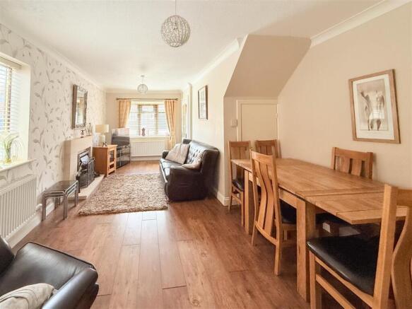 LIVING/DINING ROOM