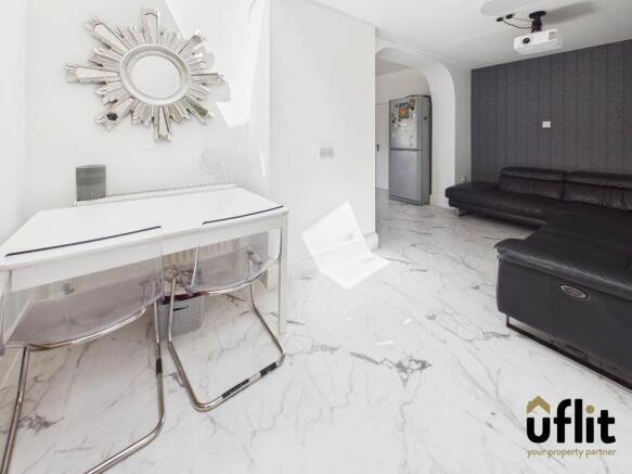 6 bed Semi-Detached for sale Image 10