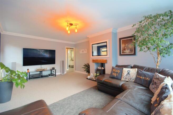 Living Room DSC_1917.jpeg