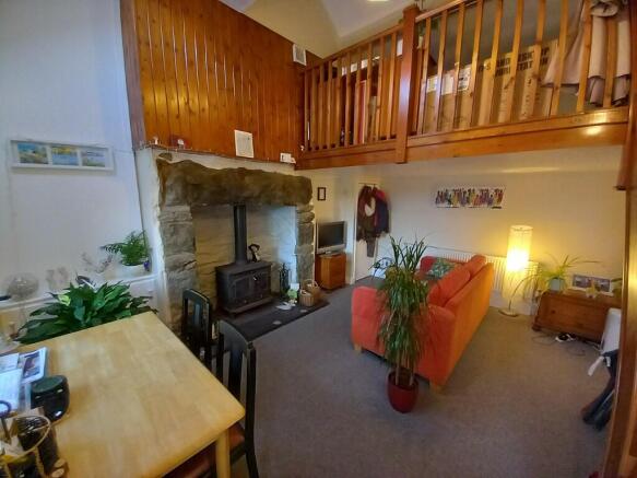 LOUNGE/DINING ROOM 