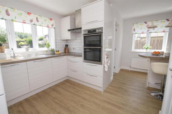 4 bed Detached for sale Image 4