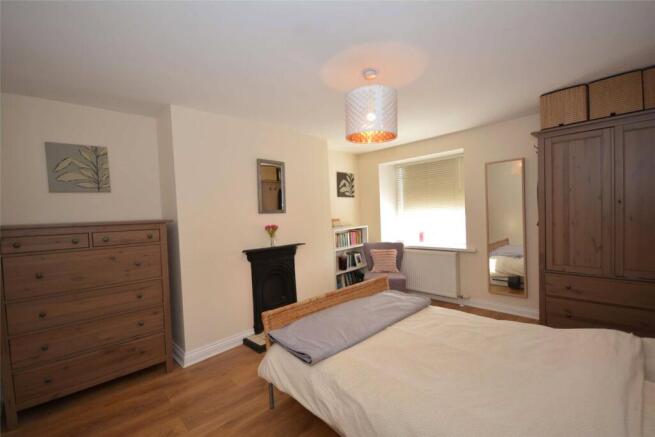 4 bed Detached for sale Image 8