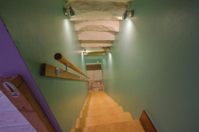 3 bed Terraced for sale Image 7