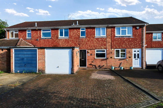 3-bed terraced on Christchurch Drive, Blackwater, £400,000