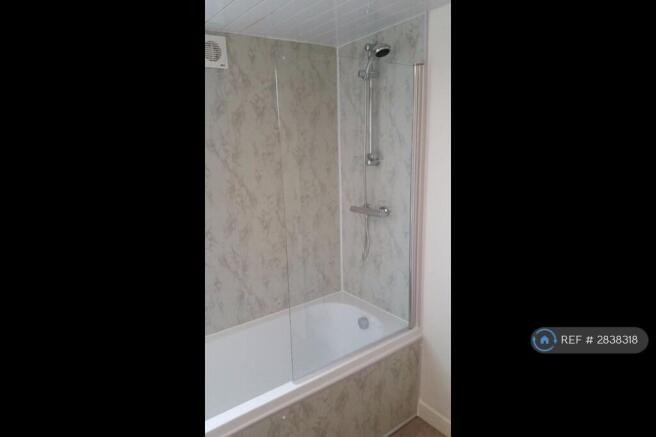 1 bed House Share to rent Image 9