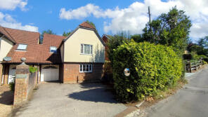 2, 87 Orchard Mews, Burnt Hill Road, Lower Bourne, Farnham GU10 3LH