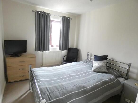 BEDROOM 2