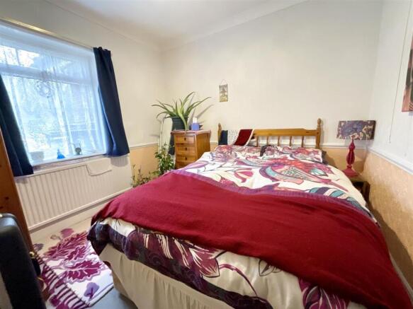 4 bed House for sale Image 9