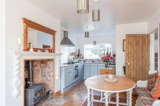 KITCHEN/DINING ROOM