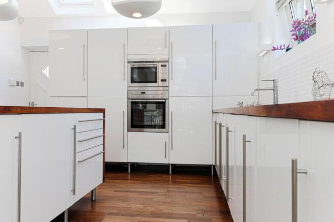 4 bed Detached for sale Image 8