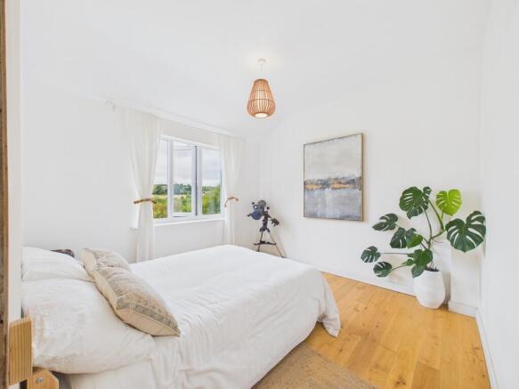 5 bed Semi-Detached for sale Image 11
