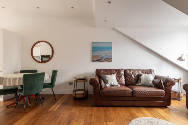 3 bed Apartment for sale Image 5