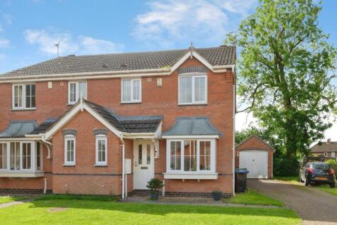 Gale Close, Lutterworth, Leicestershire, LE17