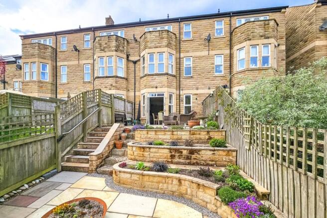 4 bed Town House for sale Image 11