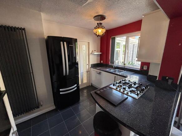 3 bed Semi-Detached to rent Image 10