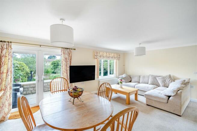 Wayside Sitting/Dining Room
