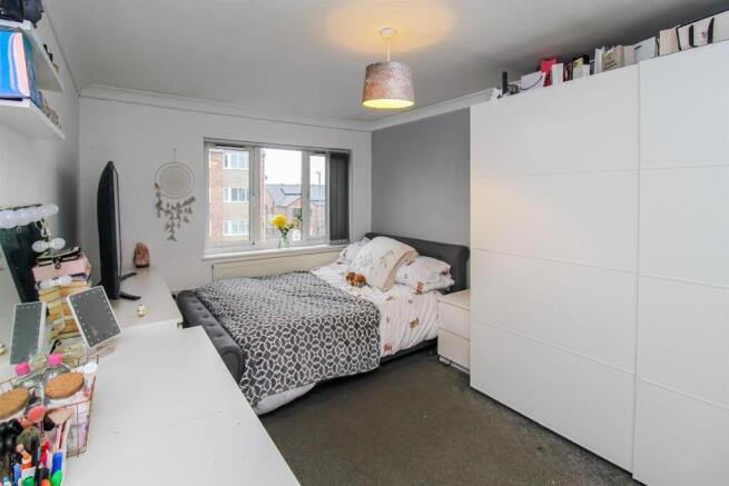 4 bed Detached for sale Image 11
