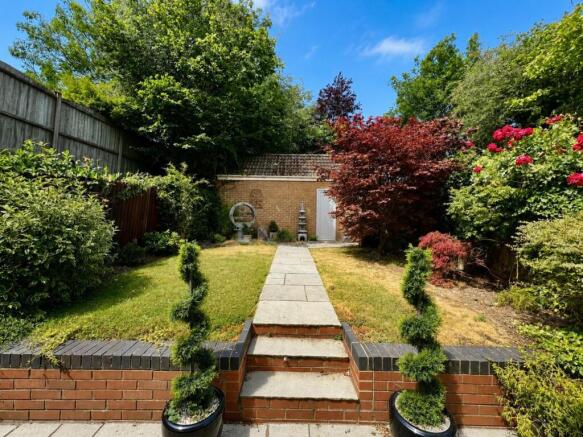 Manor Av - Garden..jpeg