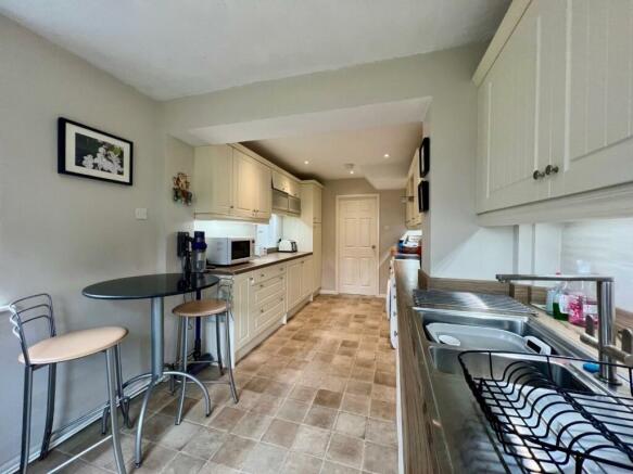 Kitchen2.jpg