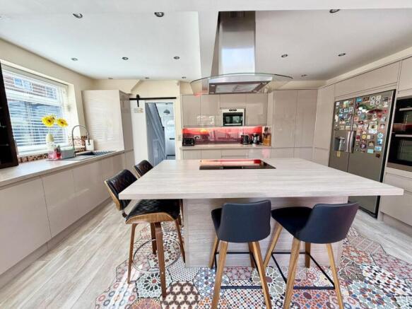 3 bed Semi-Detached for sale Image 6