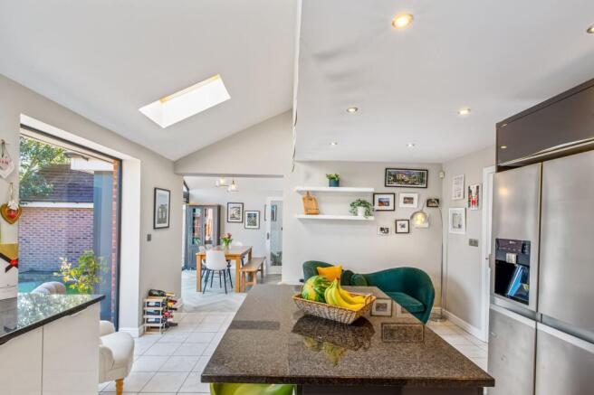 5 bed Detached for sale Image 5