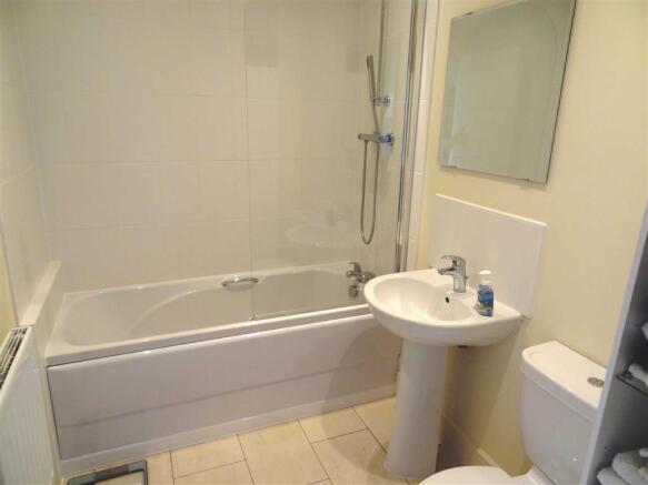 MAIN BATHROOM