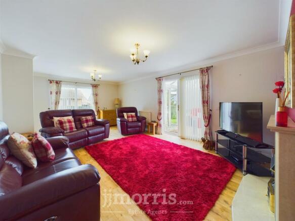 Lounge/Dining Room